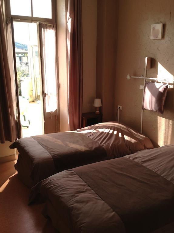 Hotel Restaurant Les Oliviers Ньон Номер фото